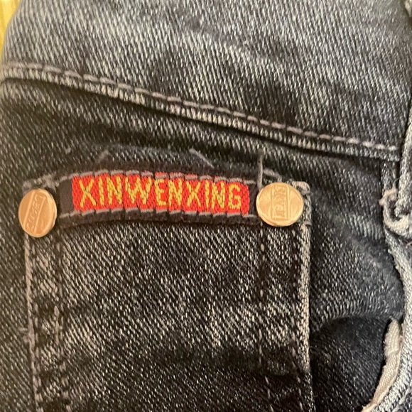 Beautiful Embroidered jeans - Picture 7 of 8